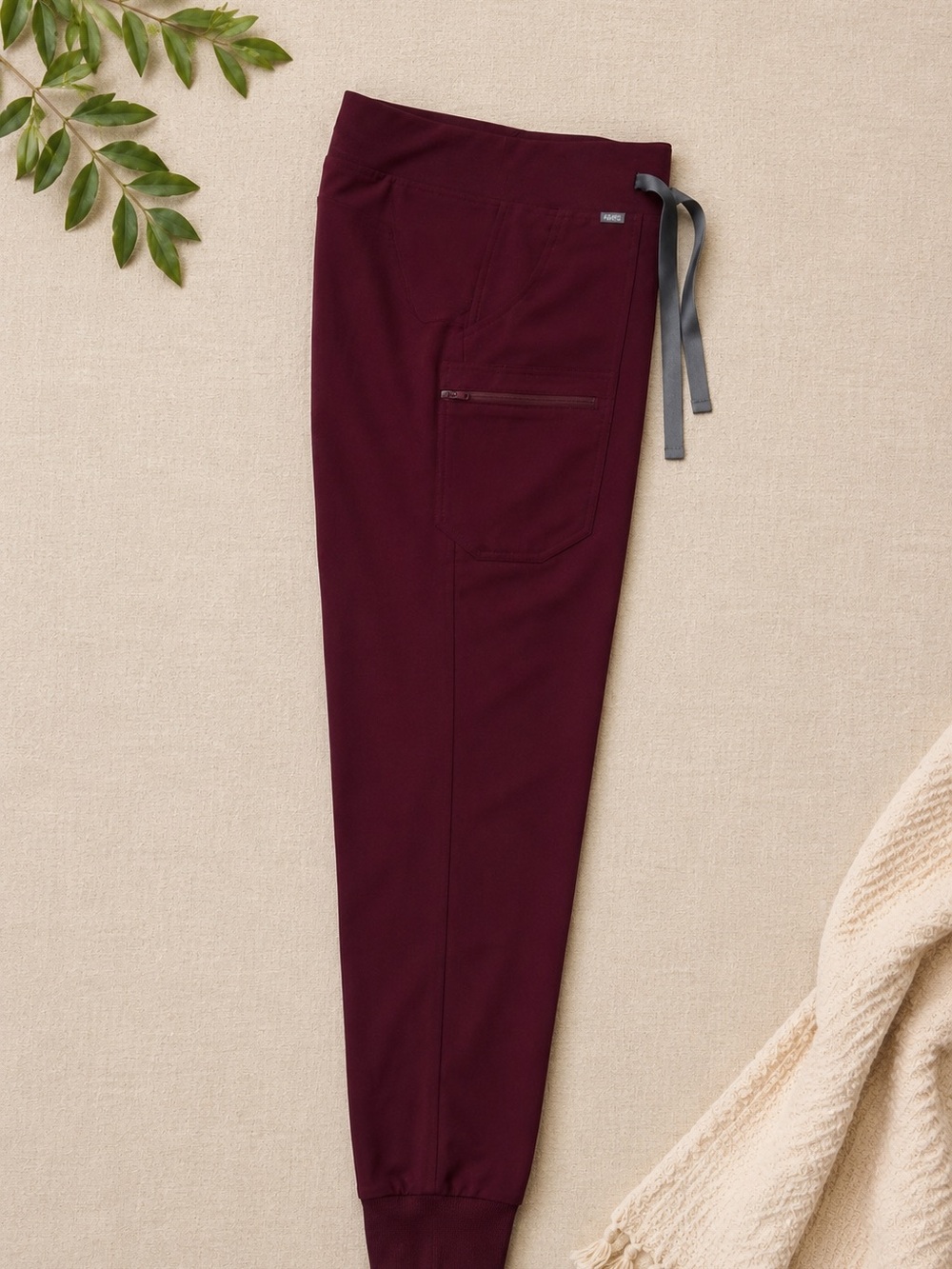 NWOT FIGS Women’s Burgundy contrast Drawstring jogger Scrub Pant xs - Picture 4 of 7